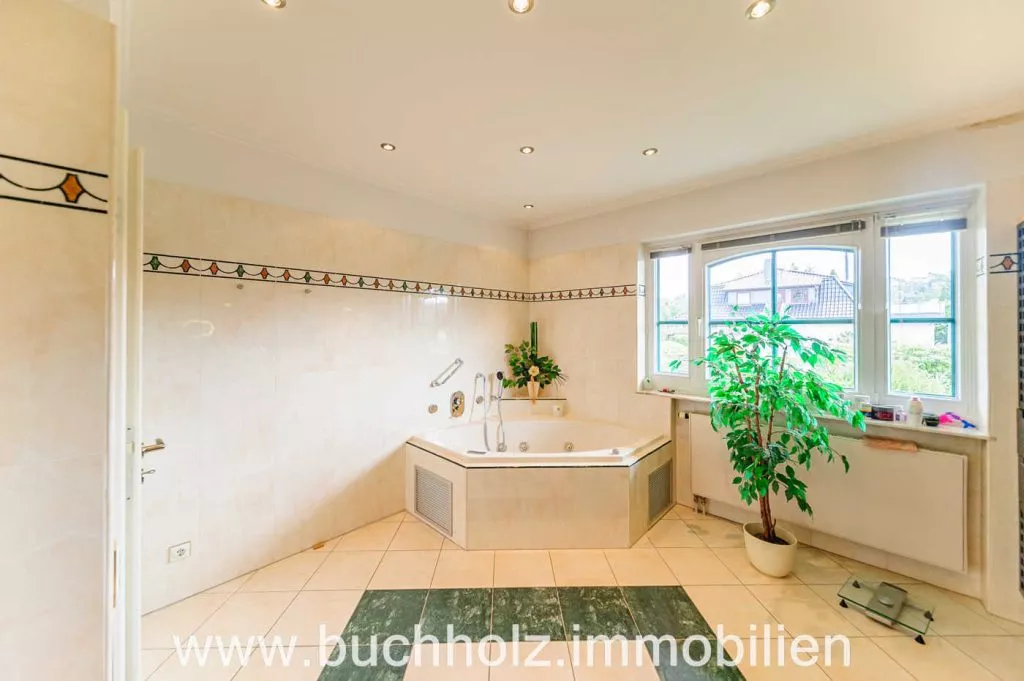 Immobilienangebot - Seevetal - Alle - Speckgürtel Hamburg,
Großzügiges Familienanwesen mit Wellnessbereich und durchdachtem Wohnkomfort